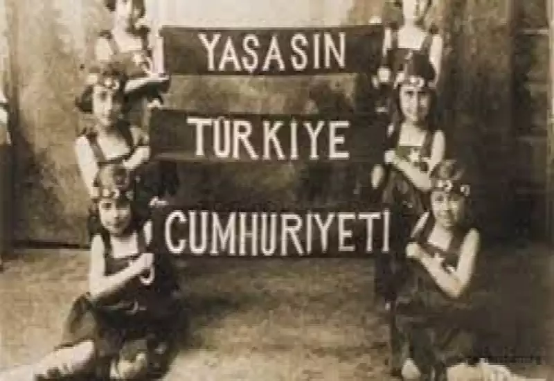 Cumhuriyet Olmasaydı, Kimin Önünde Eğilirdik?