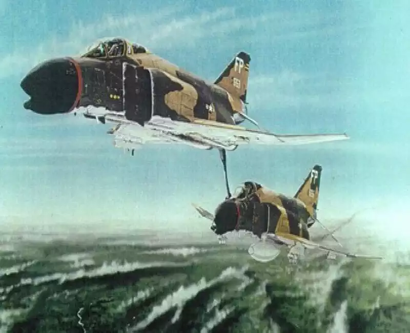 Bir Başka F-4 Tarafından Havada İtilen F-4 Phantom II