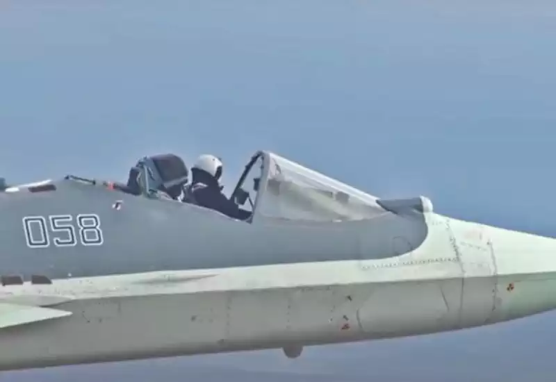 Kanopisiz Uçan Su-57 Felon